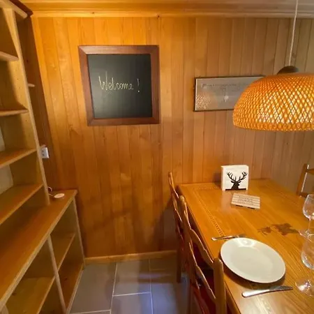 1 Apt, Kitchen, Patio, In Beautiful דירה